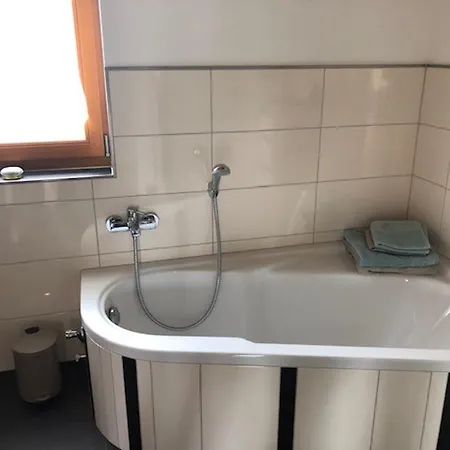 Haus Leenja アパート *