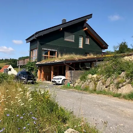 Haus Leenja アパート ベーヴェルンゲン